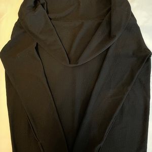 Scoop neck, mesh long sleeve active top